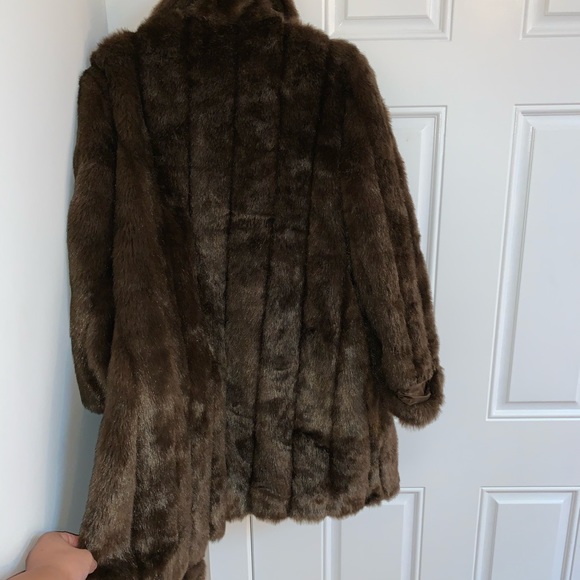 Dennis Basso Brown Faux Fur Coat 🤩🤩🤩 - Picture 4 of 8